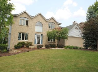 1095 Hillwood Blvd, Pewaukee, WI 53072