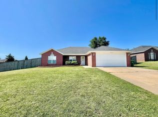 1031 Evergreen St, Centerton, AR 72719