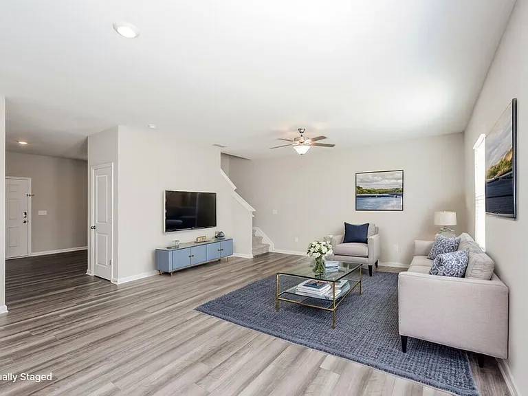 198 Pond Ct — Photo 4