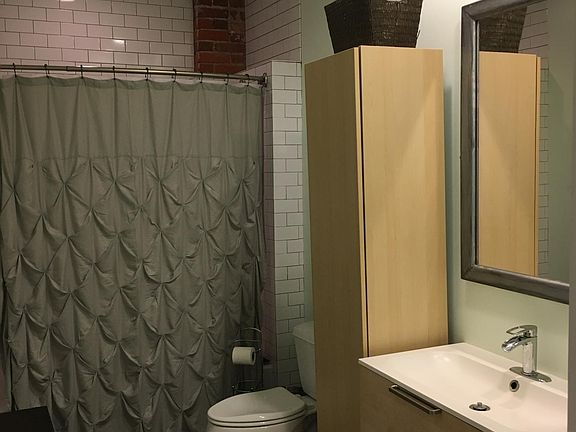 2nd image of 956 N High St APT 2Y
