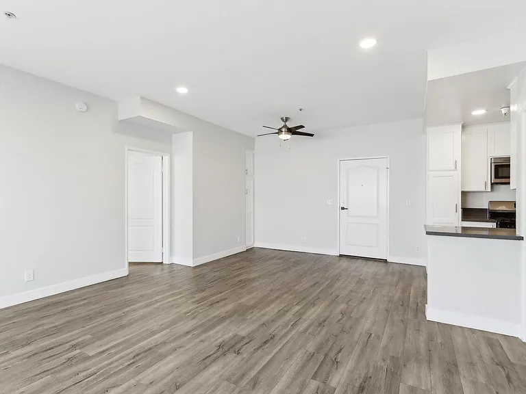 7044 Lanewood Ave — Photo 44