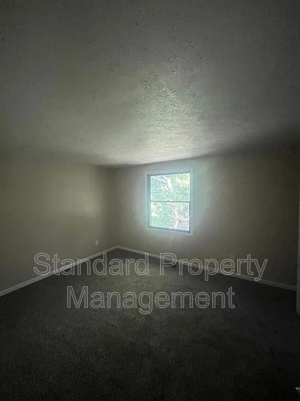 3 bed, 1.5 bath, 1020 sqft, $2,200 — Photo 2