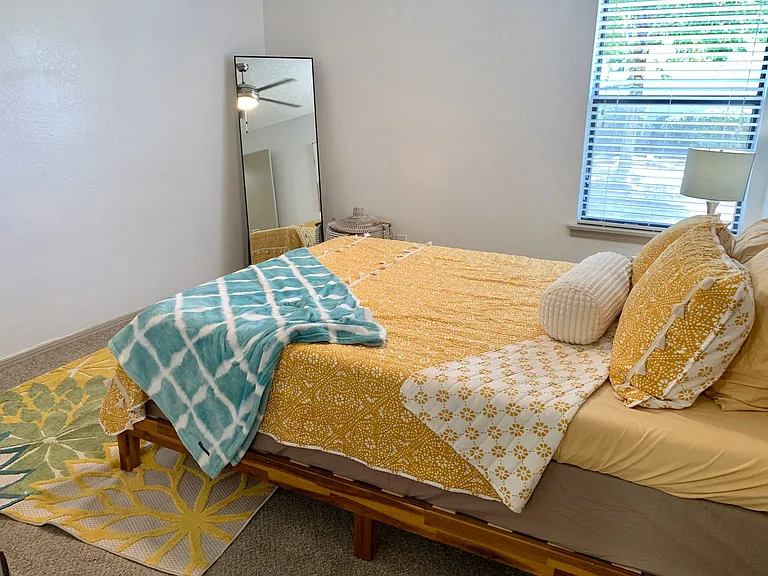 Quail Hollow Apartments — Photo 32