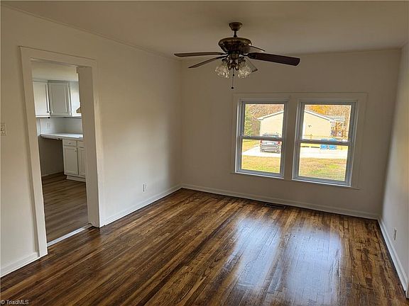 5th image of 107 Hillcrest St