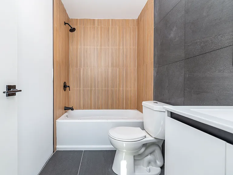 1252 Main St #2B — Photo 6
