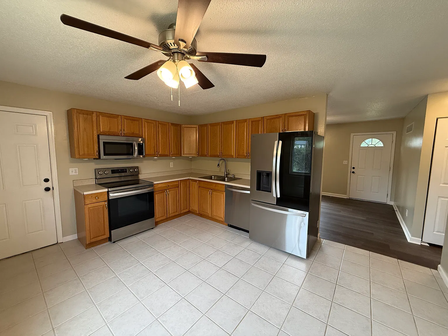 3 bed, 1800 sqft, $2,495 — Photo 3