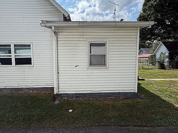 2nd image of 1110 18th St