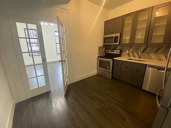 2nd image of 1114 Halsey St #2L