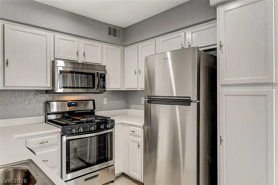 2 bed, 2.0 bath, 1020 sqft, $1,395 — Photo 1