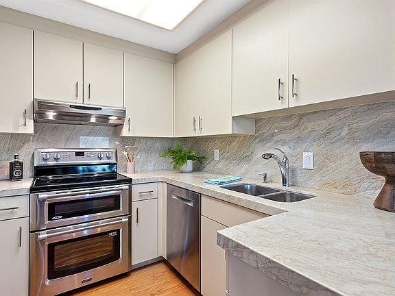 4th image of 100 Thorndale Drive #268