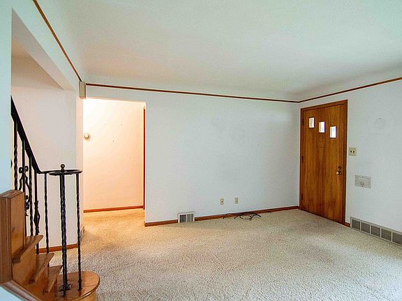 4th image of 21340 Westport Ave
