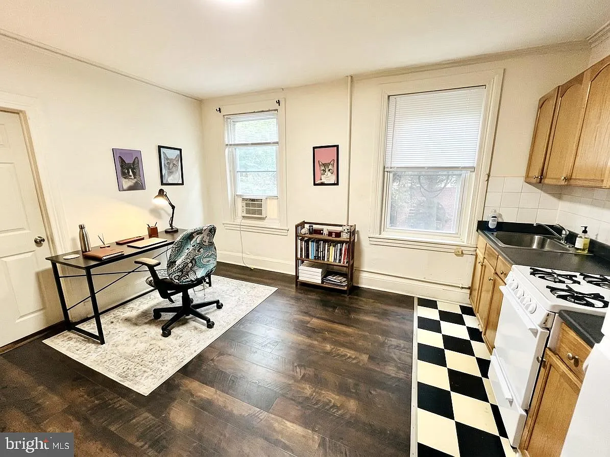 1 bed, 1.0 bath, 350 sqft, $1,095 — Photo 1