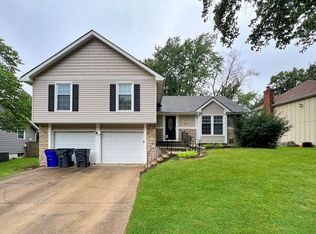 1821 S Arrowhead Dr, Olathe, KS 66062
