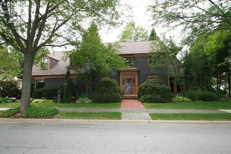 83 Center St photo 1