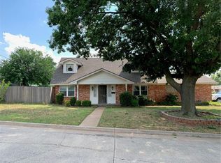 214 Del Mar Dr, Yukon, OK 73099