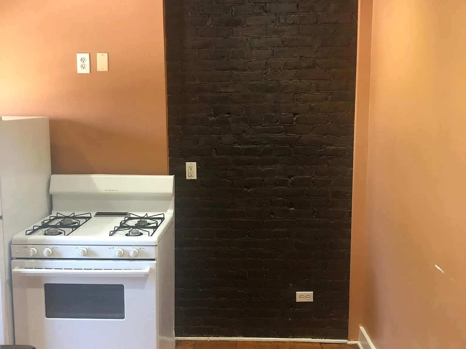 3 bed, 1100 sqft, $2,350 — Photo 2