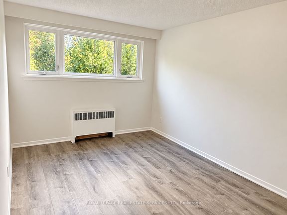 3rd image of 284 Glenforest Rd