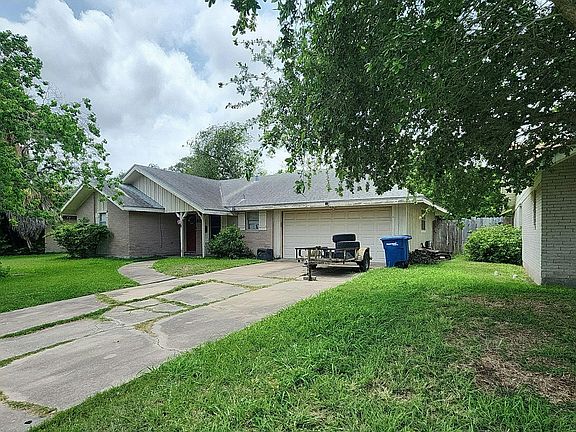 2nd image of 825 Crestview Dr