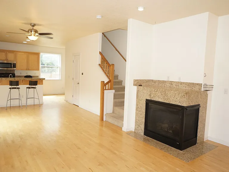 3822 SE Schiller St — Photo 5