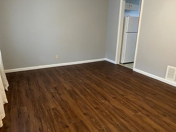 4th image of 111 N Hayes Ave
