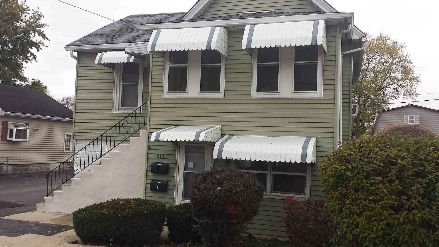 215 Stillwell Ave photo 1