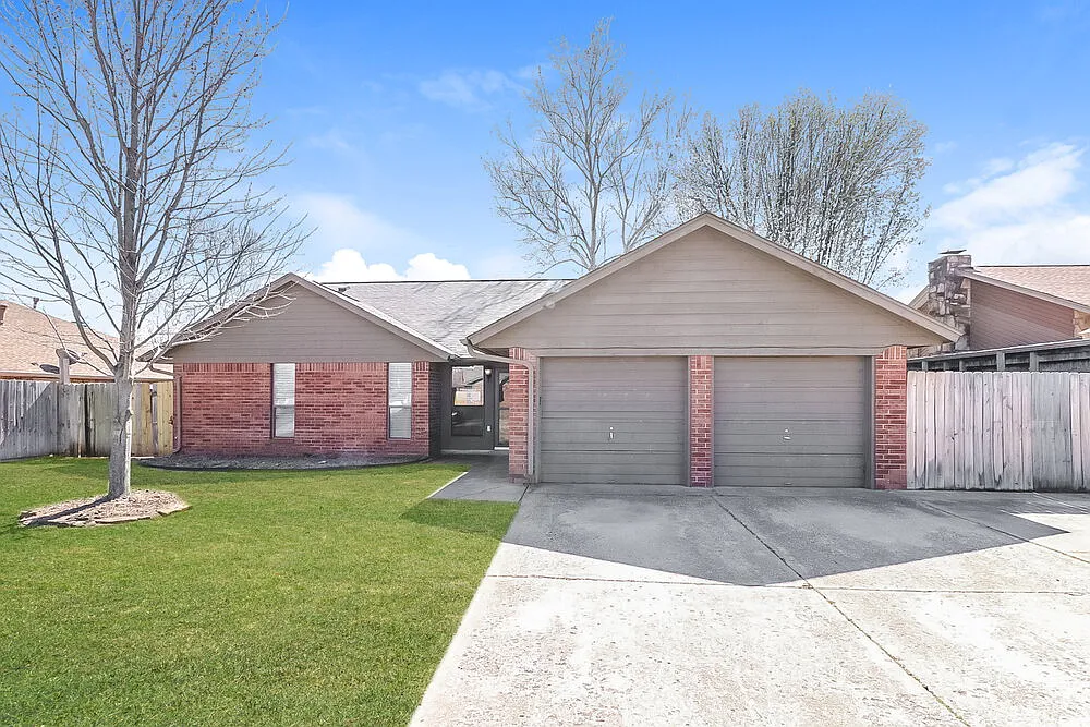 3 bed, 2.0 bath, 1660 sqft, $1,690 — Photo 1