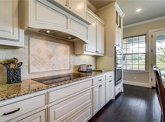 3rd image of 8676 Highpoint Dr