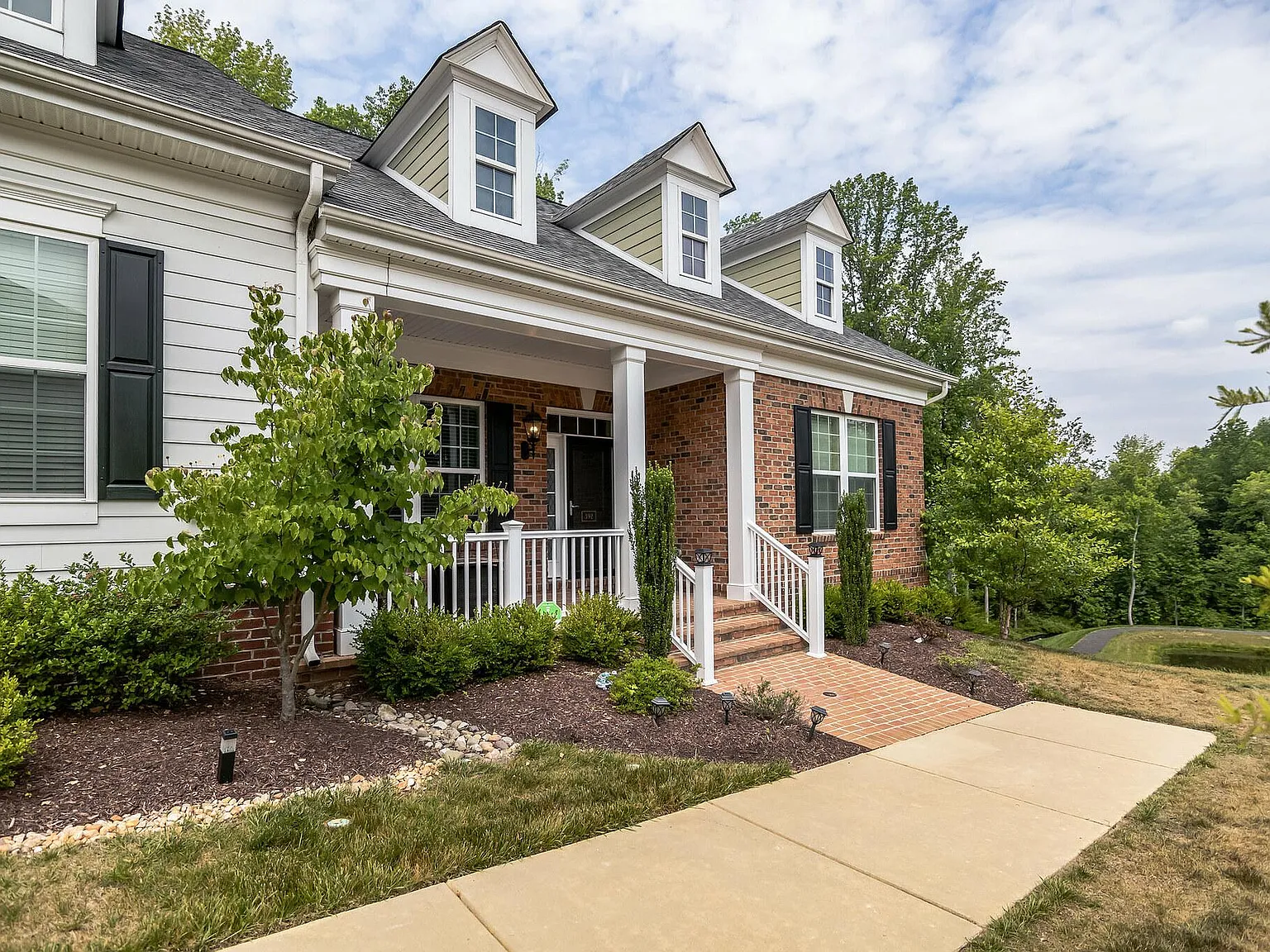 3 bed, 2800 sqft, $3,150 — Photo 2