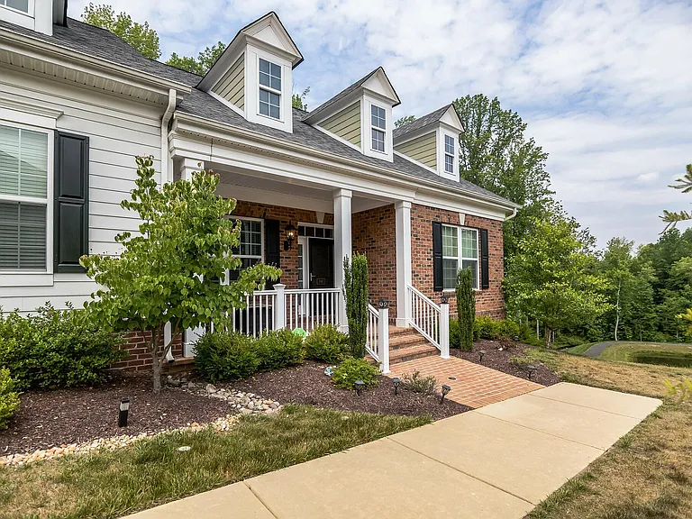 392 Buckeye Cir — Photo 2