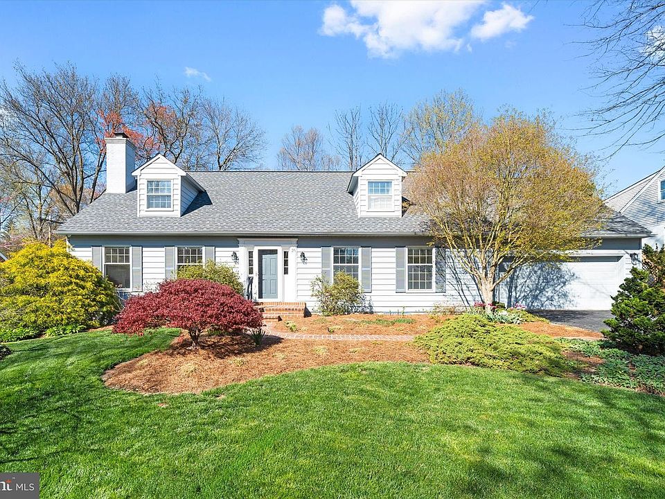 1st image of 25 Dickinson Ln