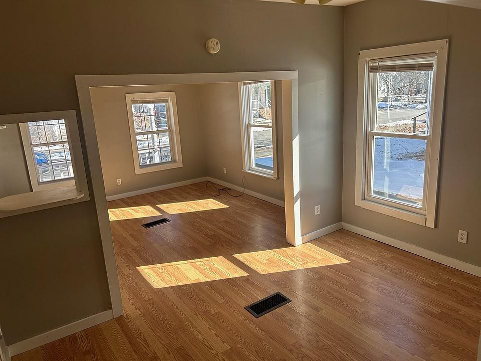 1st image of 10 Charlotte St Unit 1