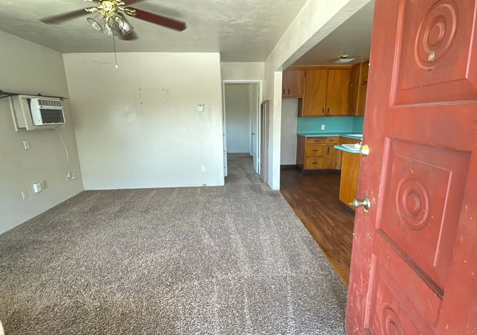 1 Bedroom in Oakdale — Photo 3