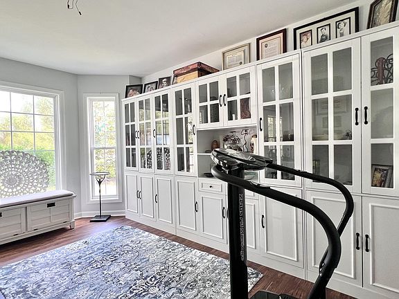 4th image of 675 Park Rd