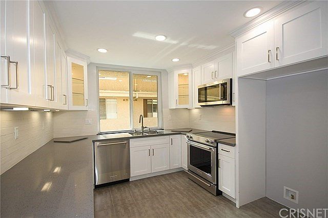 1st image of 5441 Yarmouth Ave Unit 7