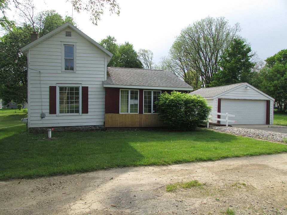 1st image of 418 Brackett St