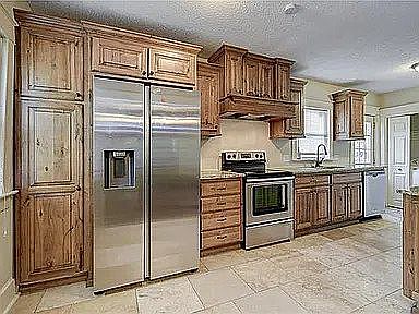 5th image of 2626 Campbell St