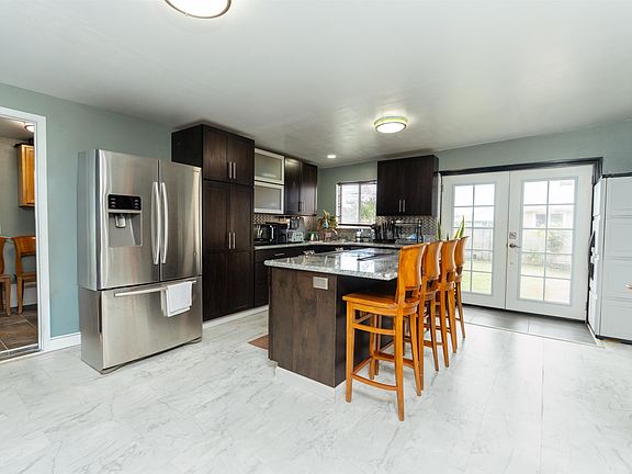 2nd image of 411 Iliahi St