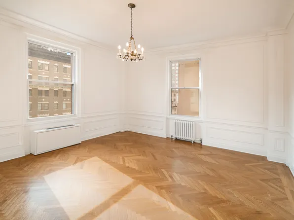 550 Park Avenue image 18 of 26