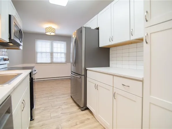 23 Bullocks Point Ave APT 4A, Riverside, RI 02915