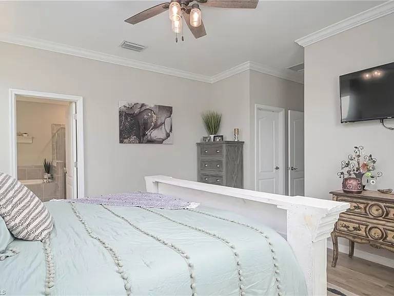 2105 Clementine St — Photo 12