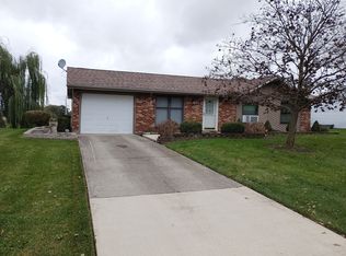 910 Daisy Dr, Wapakoneta, OH 45895