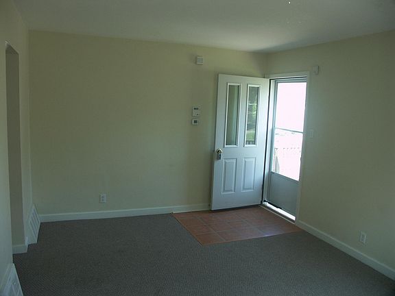 4th image of 1566 Tonawanda Ave