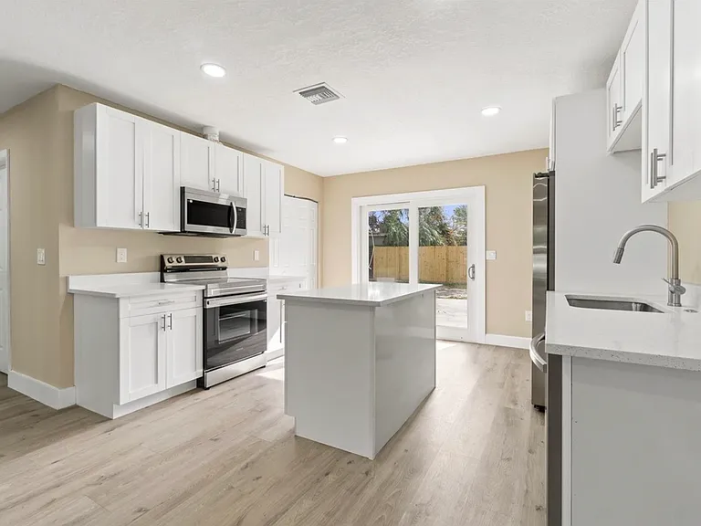 2708 W Nassau St — Photo 4