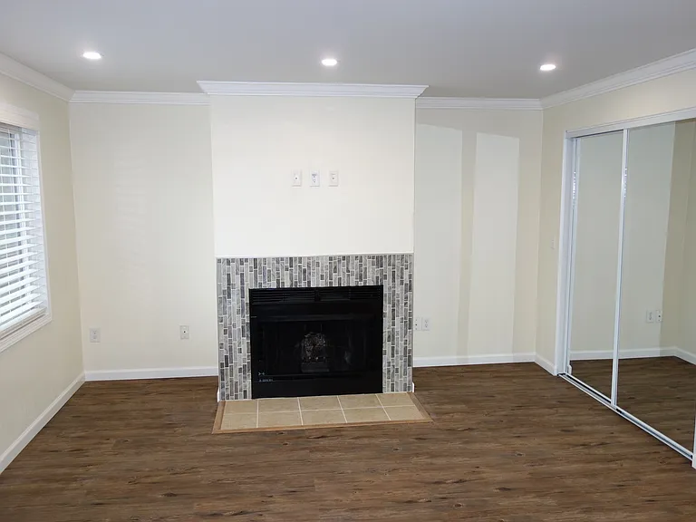 Heatherstone Park Apartments — Photo 21