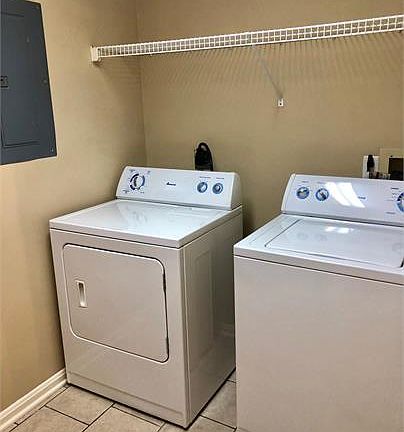 5th image of 3829 Brentwood Dr APT 4