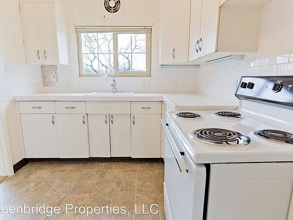 4th image of 4111 SE Belmont St #3