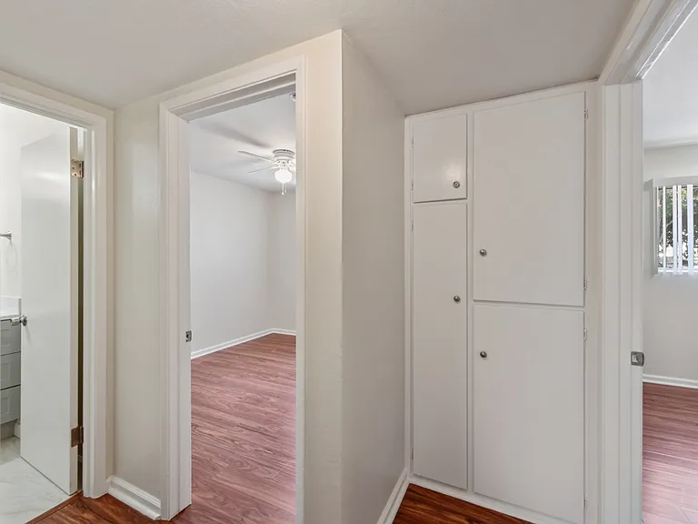 ROCKINGHAM APARTMENTS — Photo 33