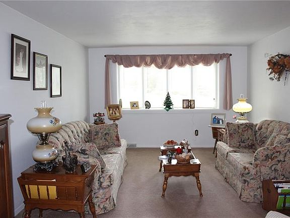 3rd image of Meadow Dr