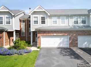 125 Chestnut Hills Cir, Burr Ridge, IL 60527