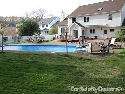 COUNTRY CLUB STYLE BACKYARD
						:
						HEATED INGROUND SWIMMING POOL W/DECK GAS BBQ OUTDOOR SURROUND SOUND BEAUTIFUL LS